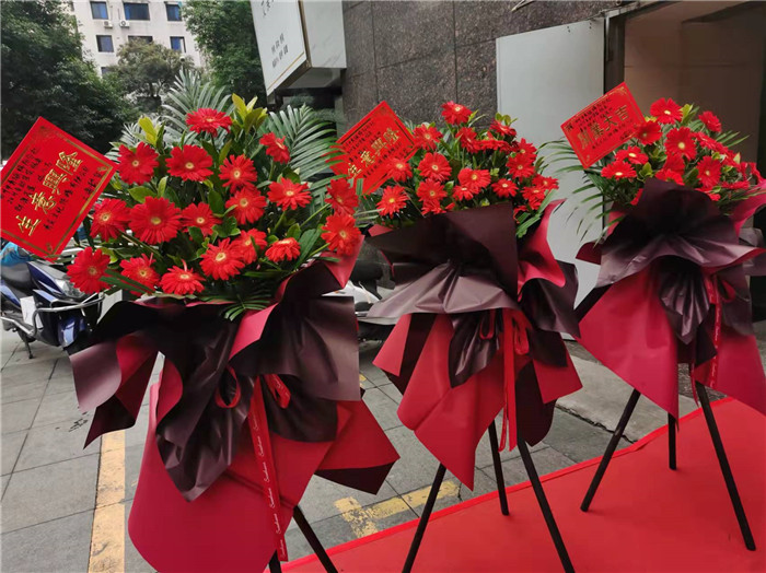 四川中青旅綿陽分社、綿陽市中旅假日旅行社、綿陽自來文化傳播有限公司24H自助售貨服務(wù)盛大開業(yè)