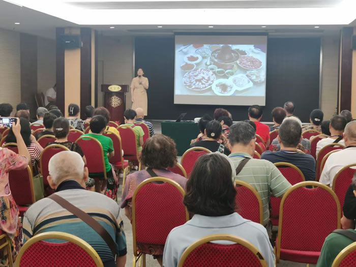 綿陽中旅行假日旅行社舉行胡楊林、南疆專列推薦會